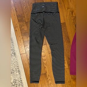 Lululemon black and white stripe leggings size 4 25” length